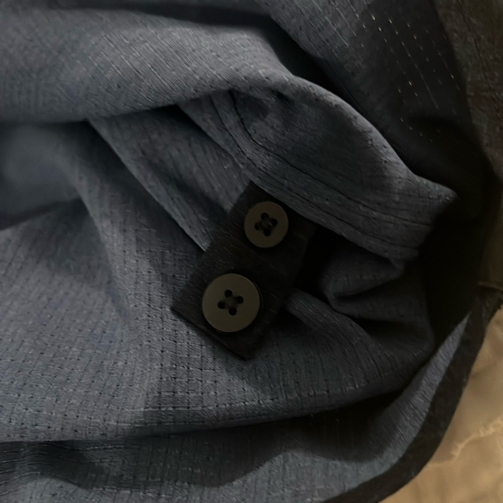Lululemon Down to the Wire Slim Fit Long Sleeve True Navy size: L in EUC. - Picture 14 of 17